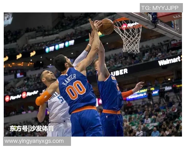 勇士与尼克斯全场激战回顾球星表现与战术分析一览 勇士与尼克斯全场激战回顾球星表现与战术分析一览